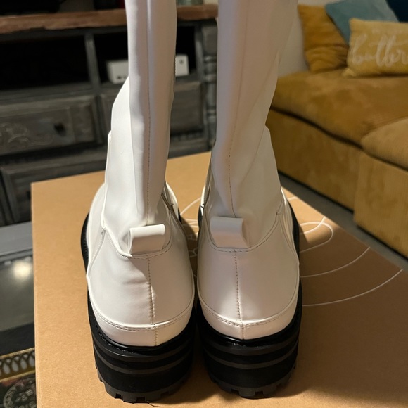 Urban Outfitters tall boots - Picture 7 of 13
